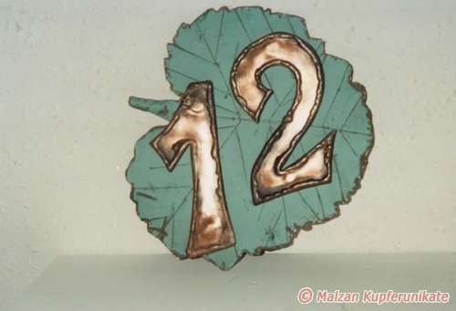 Hausnummer in Blattform