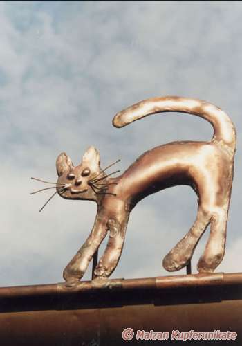 Katze mit Buckel, Hausschmuck