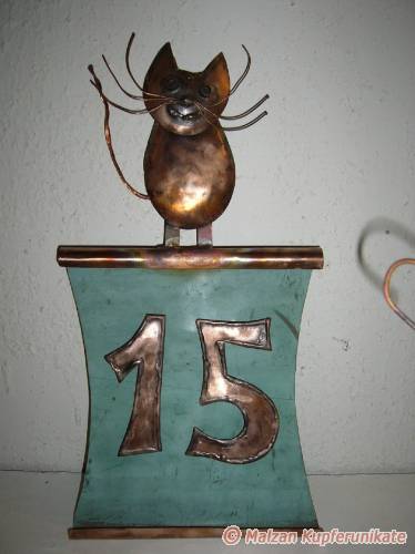 Katze mit Hausnummer