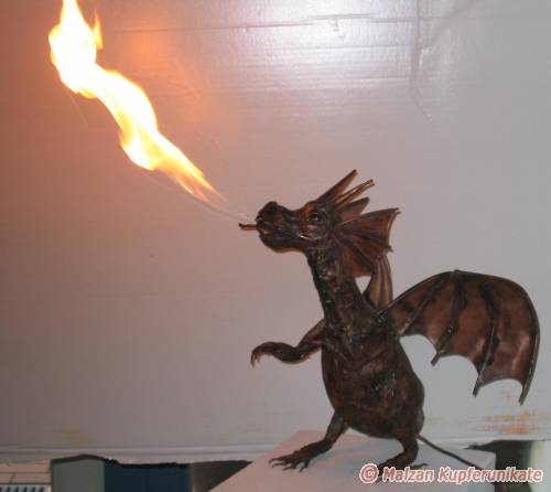 Drache ,feuerspeiend